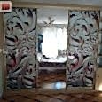 Встроенный шкаф-купе в спальне с прямыми полками и тумбочкой + двери с фотопечатью и зеркалом